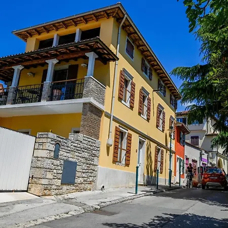 Georgeous And Warm Living Downtown Πανσιόν